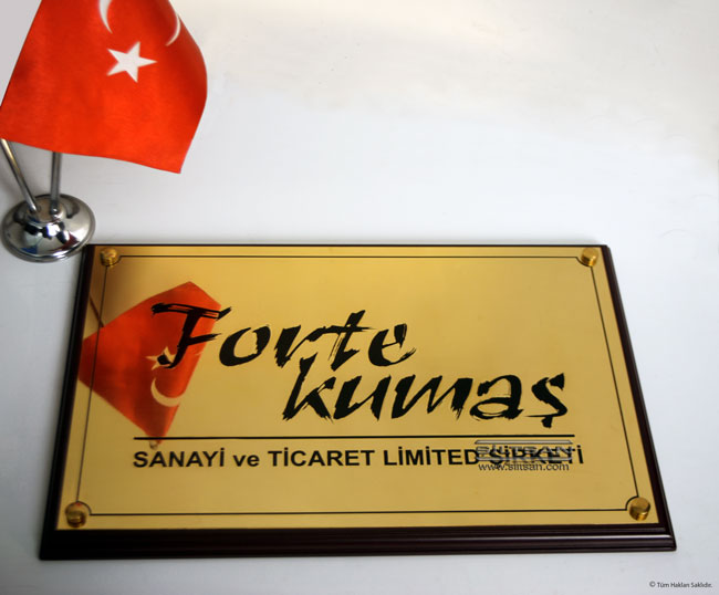 pirinc tabela parlak ahsap altlikli 40x25 cm. pirinç tabela parlak ahşap altlıklı