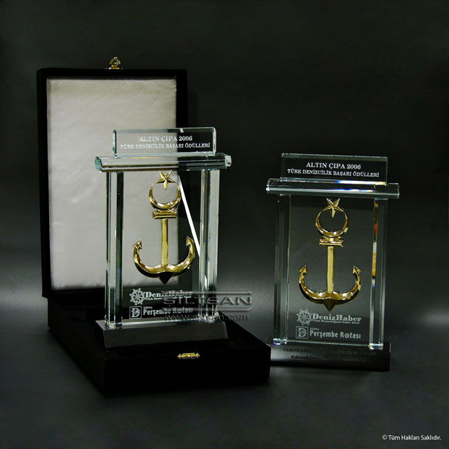 kristal_odul-plaket_kadife-kutulu-altincipa_4511 Kadife Kutulu Kristal Plaket KP-02